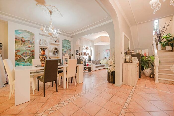 Casa con 10 locali in vendita in Via San Pietro Tezze sul Brenta, Tezze Sul Brenta