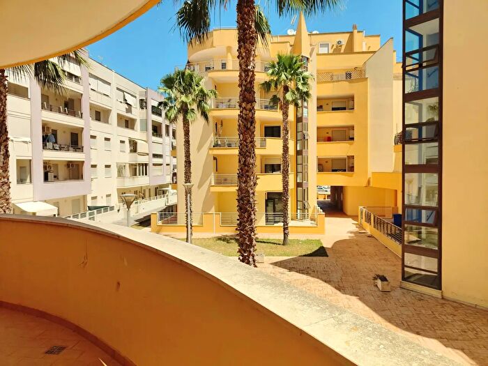 Appartamento con 6 locali in vendita in Lecce