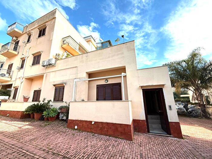 Appartamento bilocale in affitto in Via Stesicoro, Mondello Valdesi, Palermo