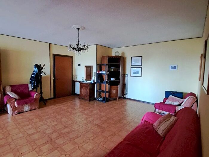 Appartamento quadrilocale in vendita in Via Pavia, Modena