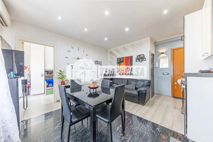 Appartamento trilocale in vendita in Via Lucio Mummio, Roma