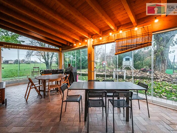 Casa con 10 locali in vendita in Strada Formigina, Modena