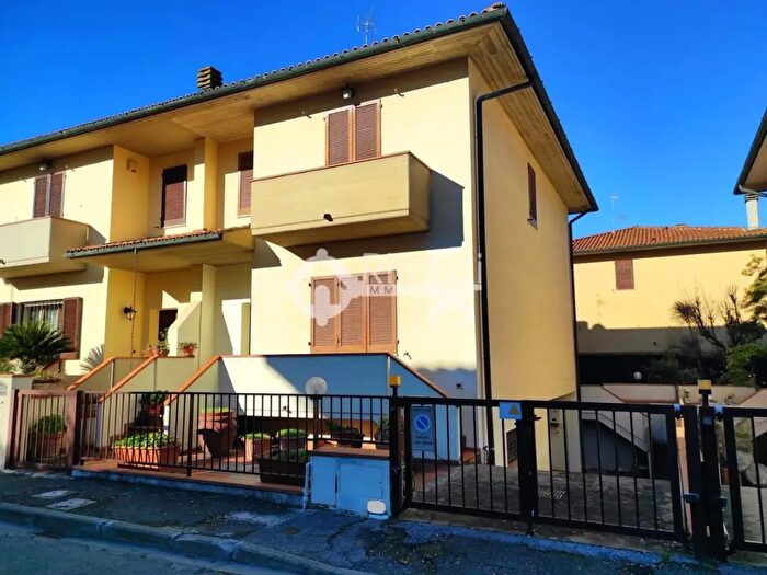 Casa con 6 locali in vendita in Signa