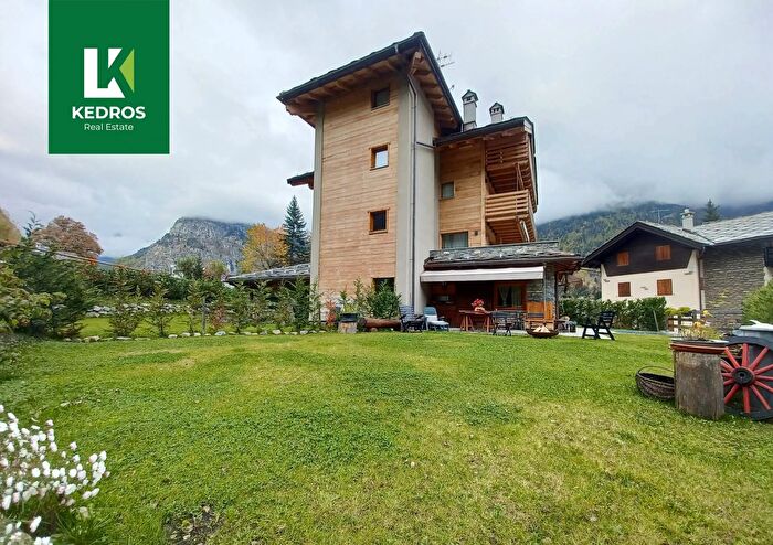 Appartamento con 5 locali in vendita in Strada della Vittoria, Courmayeur