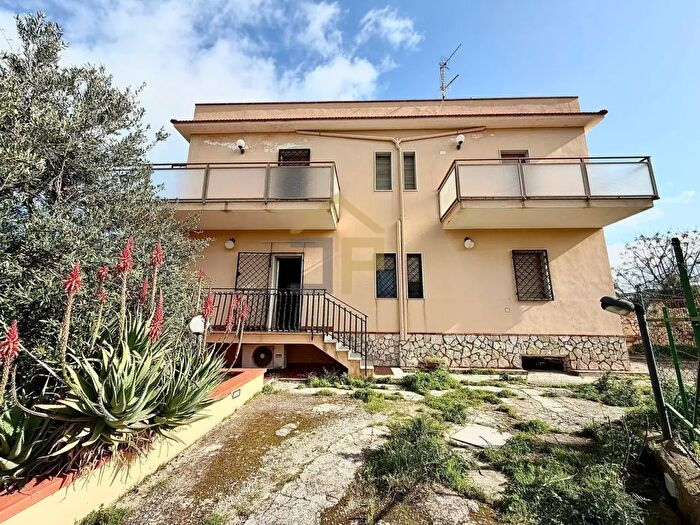 Casa con 8 locali in vendita in Contrada Piano Inferno, Trappeto