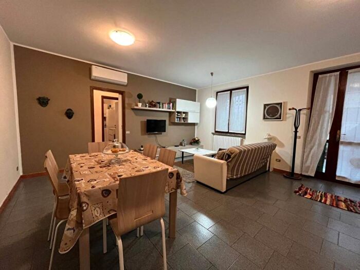 Appartamento trilocale in affitto in Via Galeazzo Viganò, Albiate