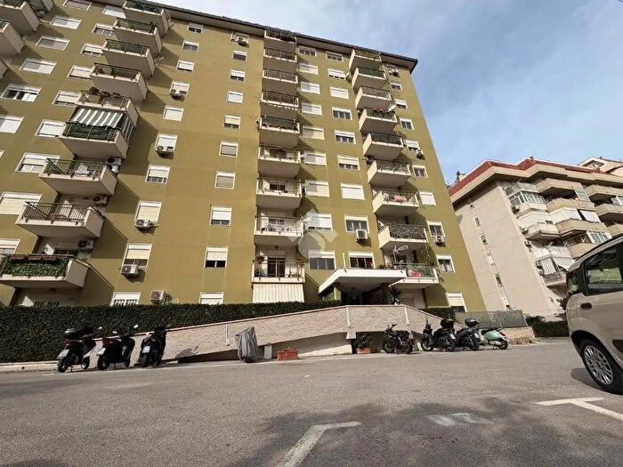 Appartamento quadrilocale in vendita in Via Luigi Cosenz, Palermo