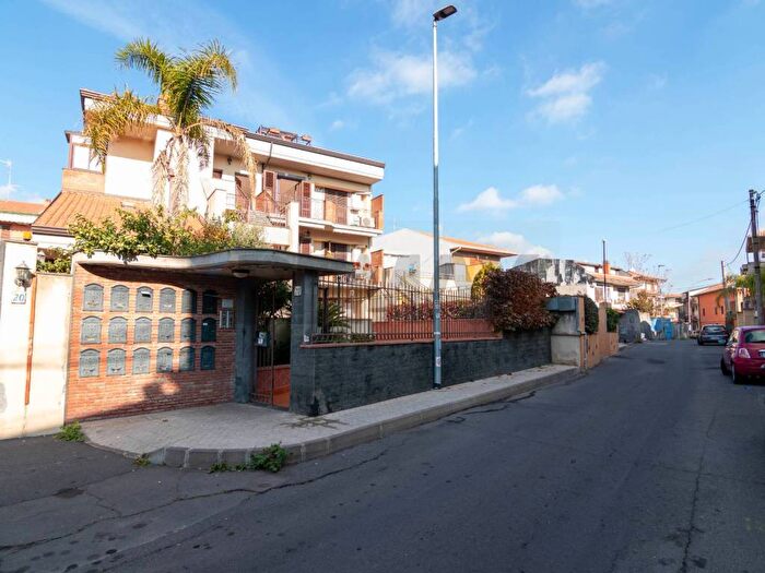 Appartamento con 6 locali in affitto in Via San Paolo, Centro, Tremestieri Etneo