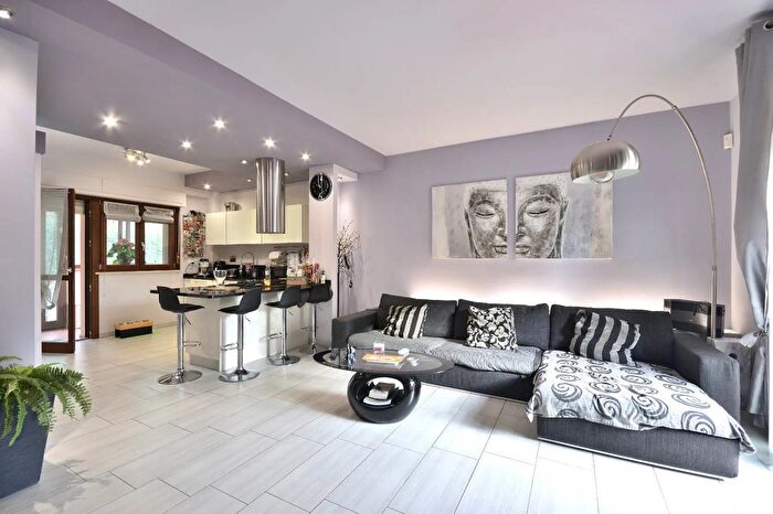 Casa con 6 locali in vendita in Cascina