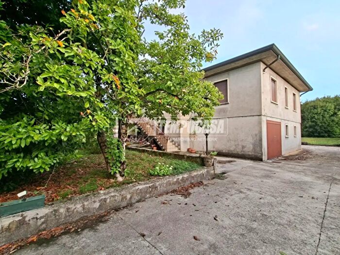 Casa quadrilocale in vendita in Strada Pian delle Maddalene, Vicenza