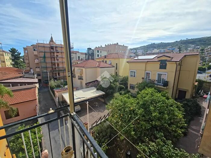Appartamento con 5 locali in vendita in Via dell'Asilo, Taggia