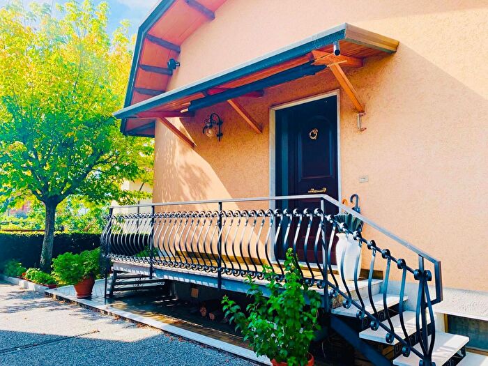 Casa quadrilocale in vendita in Castelnuovo Magra