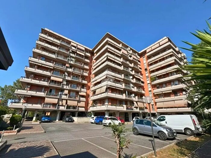 Appartamento trilocale in vendita in Via Fiume Bianco, Roma