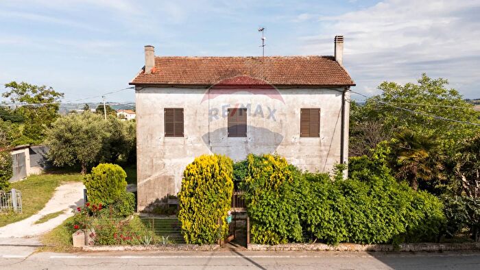 Casa con 9 locali in vendita in Via delle Ville, Corinaldo