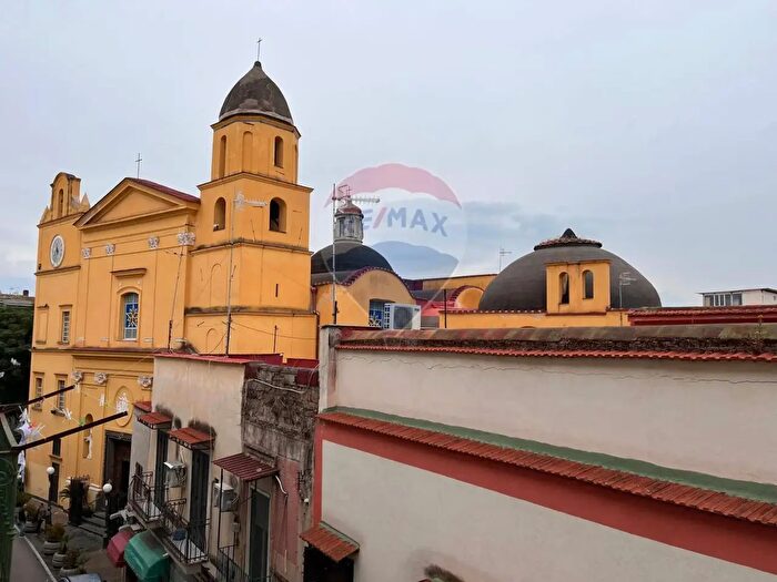 Appartamento trilocale in vendita in Via Liguria, Napoli