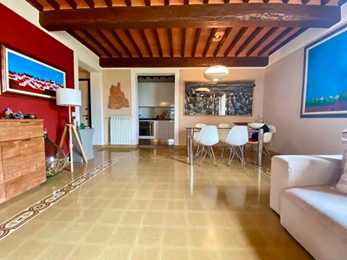 Appartamento trilocale in vendita in Via Pesciatina, Lucca