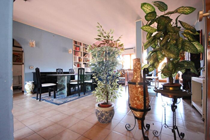 Appartamento con 6 locali in vendita in Via Tazio Nuvolari, Roma