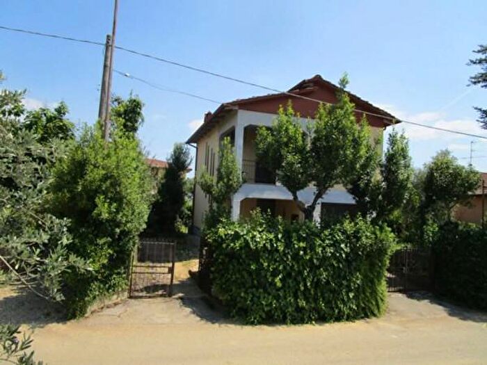 Casa con 5 locali in vendita in Terranuova Bracciolini