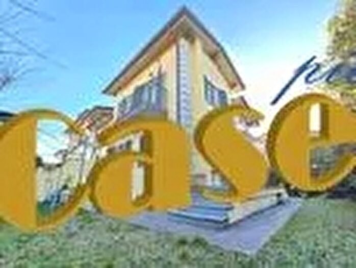 Casa con 13 locali in vendita in Seravezza