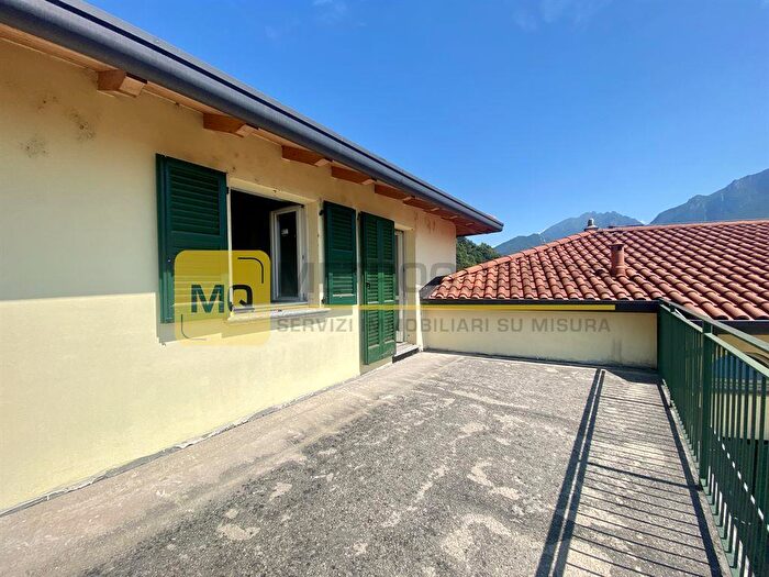 Appartamento trilocale in vendita in Via Roma, Pescate