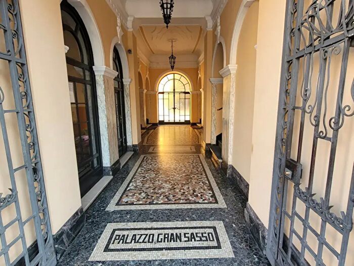 Appartamento trilocale in vendita in Viale Abruzzi, Milano