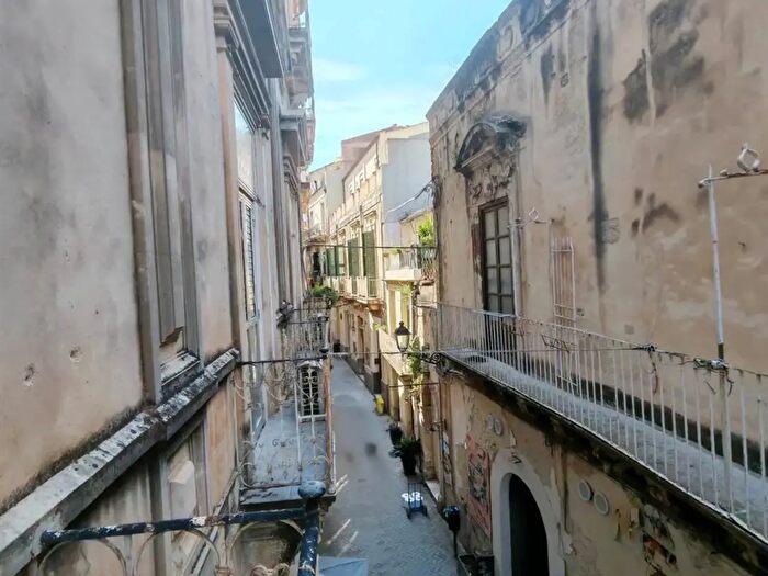 Appartamento con 8 locali in vendita in Via Domenico Scinà, Siracusa