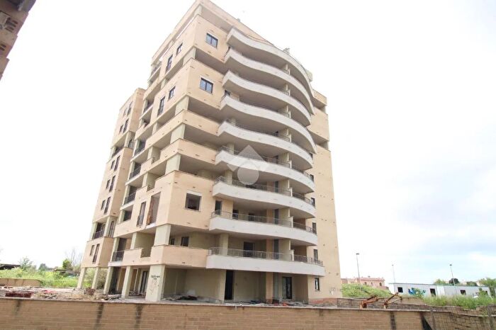 Appartamento trilocale in vendita in Via Enrico De Nicola, Pomezia