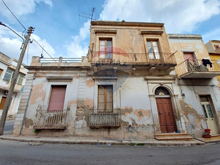 Casa quadrilocale in vendita in Via Guglielmo Tell, Avola