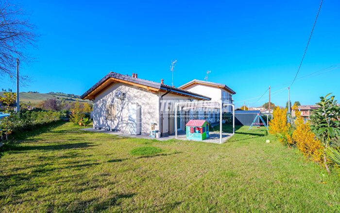 Casa quadrilocale in vendita in Via per Castelvetro C, Vignola