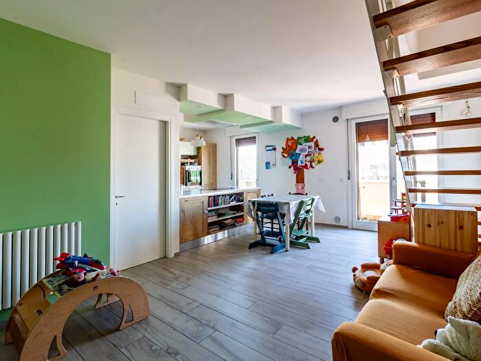 Appartamento con 6 locali in vendita in Via F De Andrè, Limena