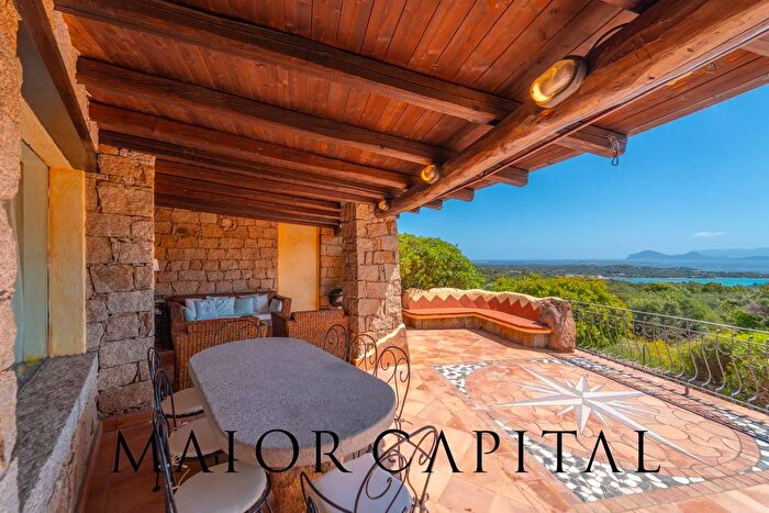 Casa con 8 locali in vendita in Loc Abbiadori Snc, Arzachena