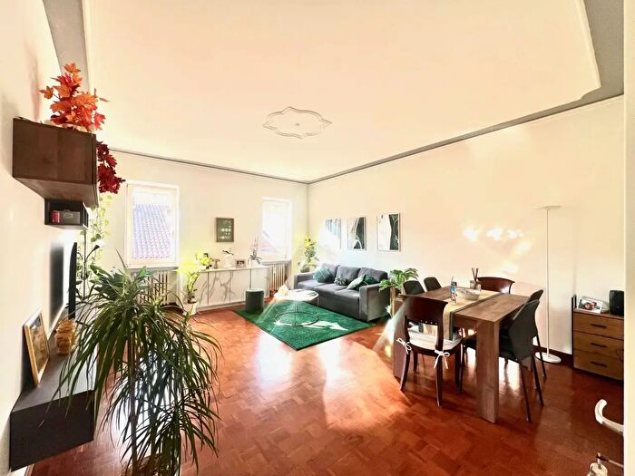 Appartamento trilocale in affitto in Via Albuzzi, Varese