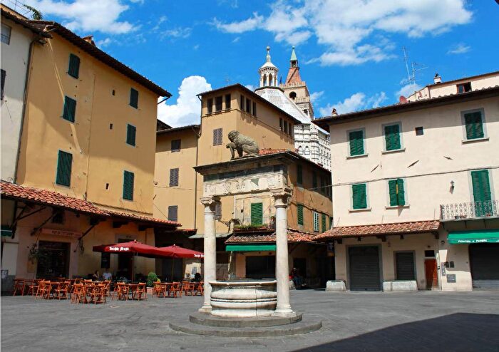 Appartamento bilocale in vendita in Piazza della Sala, Pistoia