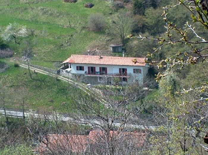 Casa quadrilocale in vendita in Via Valle, Parzanica