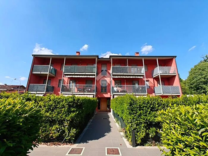 Appartamento trilocale in vendita in Via Campo Sportivo, Pontirolo Nuovo