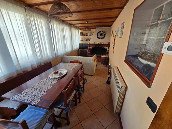 Appartamento con 6 locali in vendita in Carrara