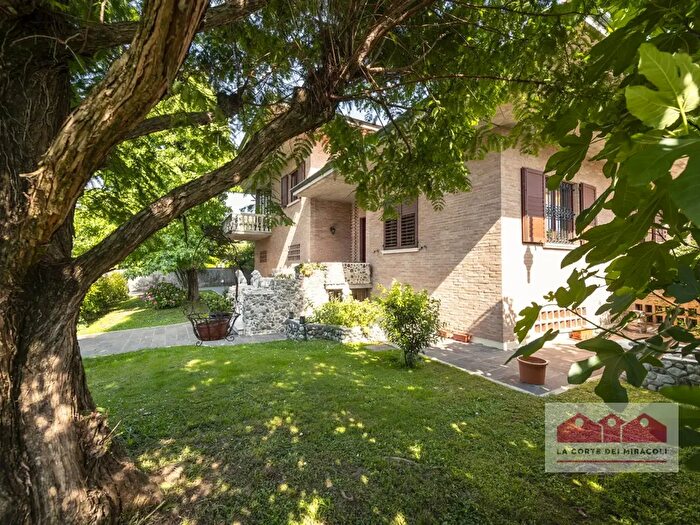 Casa con 8 locali in vendita in Via Silvio Pellico, Caldogno