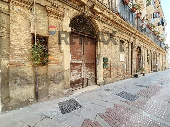 Appartamento con 6 locali in vendita in Via Giuseppe Garibaldi, Lanciano