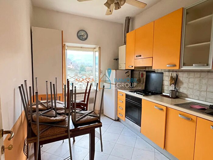 Casa quadrilocale in vendita in Via dei Mignani, Massa