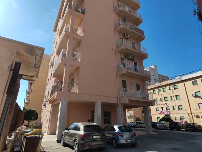 Appartamento quadrilocale in affitto in Via Nino Bixio, Centro, Trapani