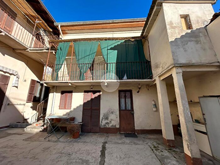 Casa quadrilocale in vendita in Via De Amicis, Valenza