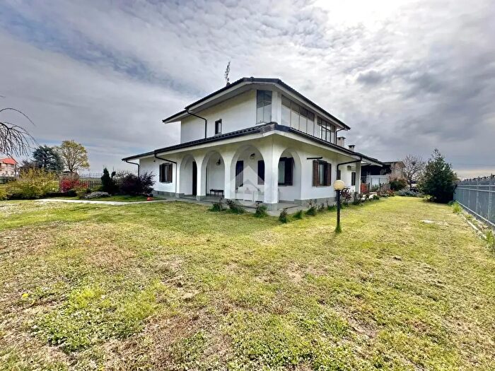 Casa con 6 locali in vendita in Via Motta, Monasterolo Di Savigliano