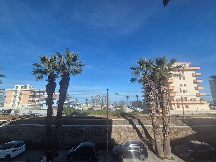 Appartamento trilocale in affitto in Via John Fitzgerald Kennedy, Cupra Marittima