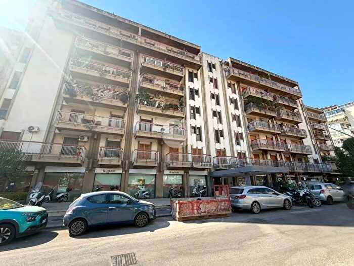 Appartamento con 5 locali in vendita in Via Giovanni Campolo, Palermo