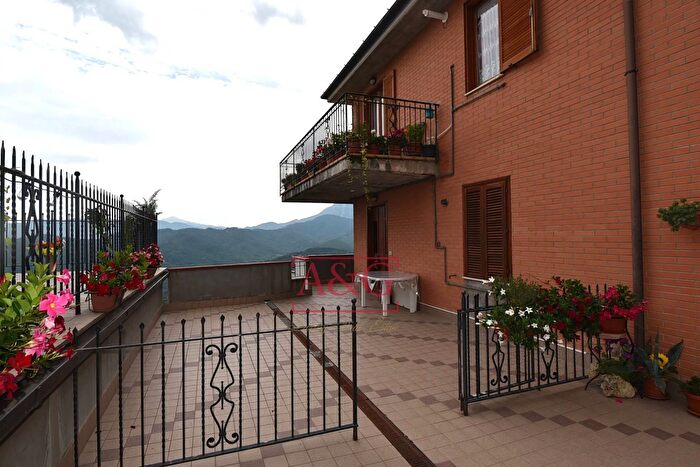 Appartamento trilocale in vendita in Via Zona C Due, Montemonaco