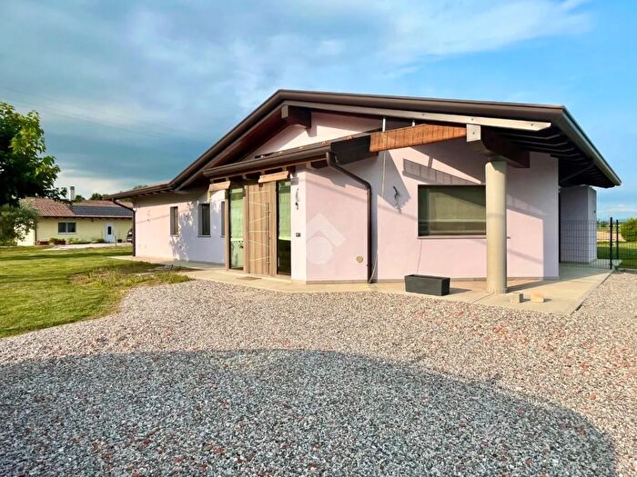 Casa quadrilocale in vendita in Via Levata, Fiumicello Villa Vicentina