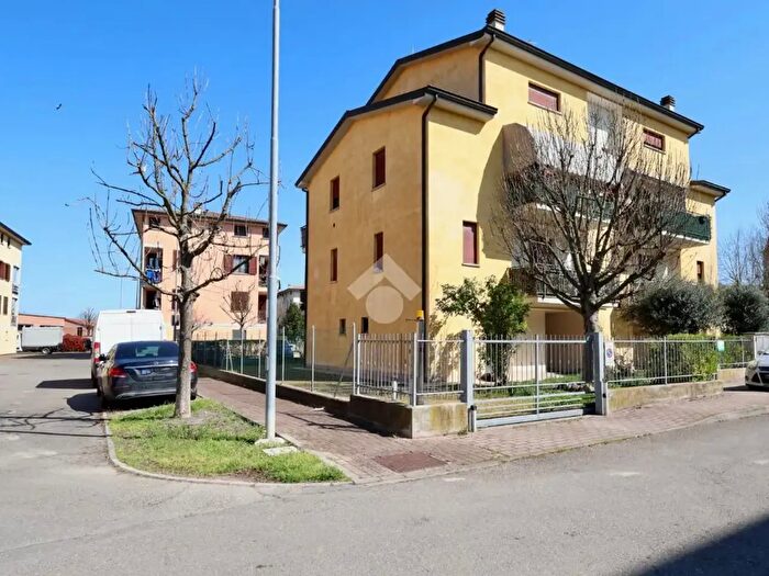 Appartamento trilocale in vendita in Via Christoph Willibald Gluck, Reggio Emilia