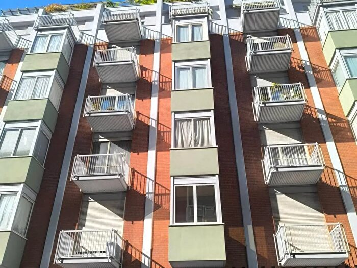 Appartamento trilocale in vendita in Via Tofane, Torino