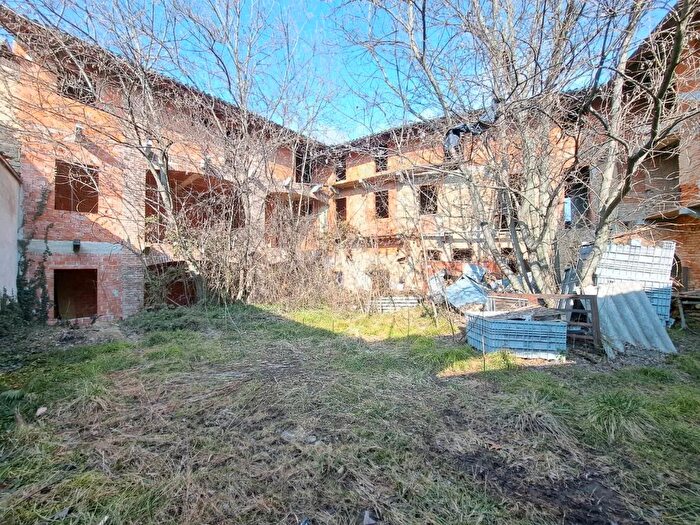 Casa con 7 locali in vendita in Piazza Comunale, Magnano