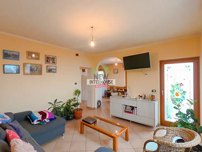 Appartamento con 9 locali in vendita in Via Cazzaso, Zuglio